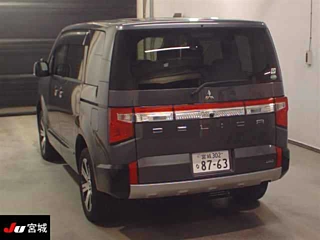 Заказать MITSUBISHI DELICA D5