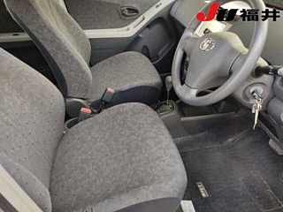 TOYOTA VITZ 2010