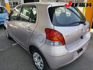 TOYOTA VITZ 2010