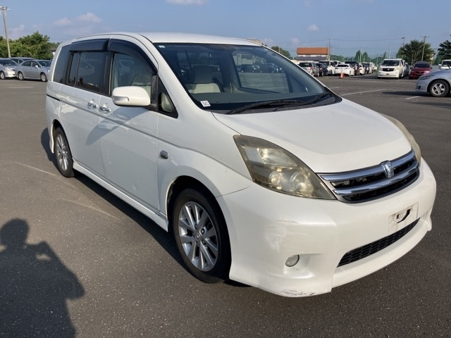 TOYOTA ISIS 2009