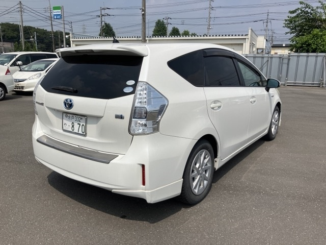 TOYOTA PRIUS ALPHA 2012
