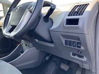 TOYOTA PRIUS ALPHA 2011