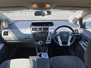 TOYOTA PRIUS ALPHA 2011