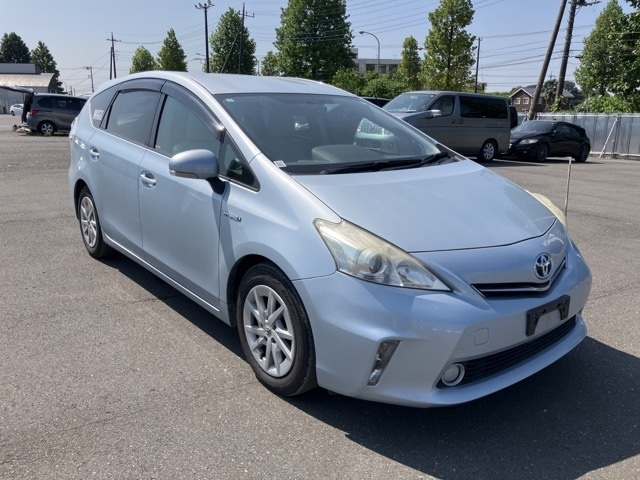 TOYOTA PRIUS ALPHA 2011