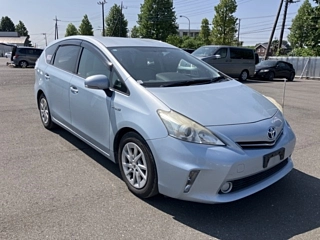 TOYOTA PRIUS ALPHA 2011