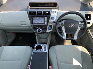 TOYOTA PRIUS ALPHA 2011
