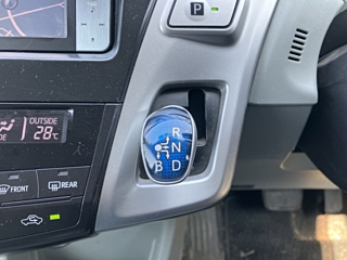 TOYOTA PRIUS ALPHA 2011