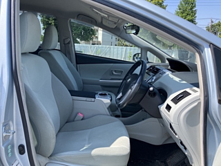 TOYOTA PRIUS ALPHA 2011