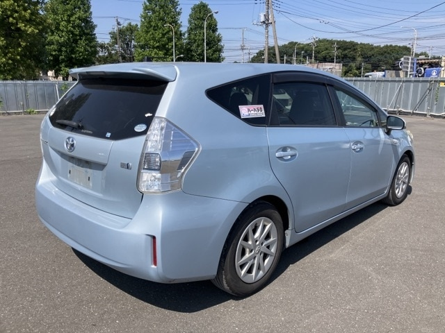 TOYOTA PRIUS ALPHA 2011