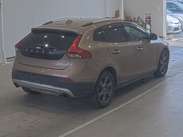 VOLVO V40 2014