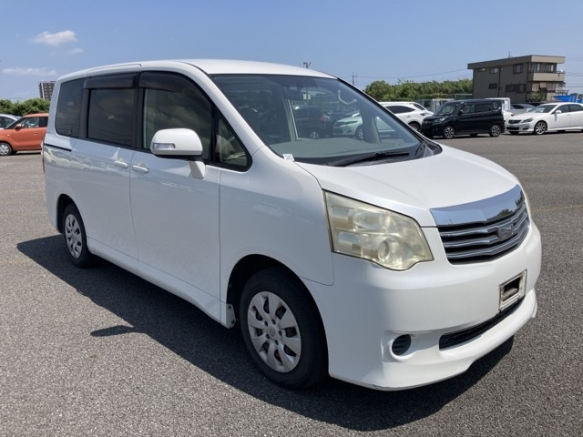 TOYOTA NOAH 2012