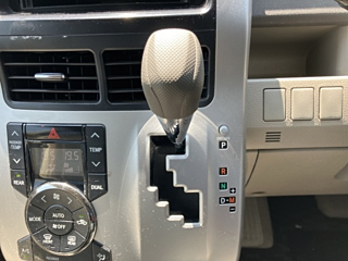 TOYOTA NOAH 2012