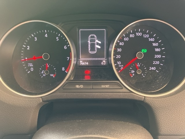 VOLKSWAGEN POLO 2016
