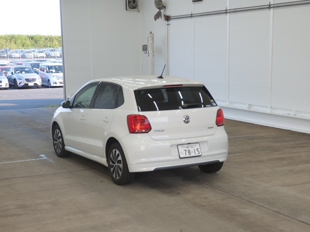 VOLKSWAGEN POLO 2016