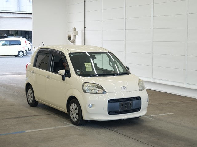 TOYOTA PORTE 2012