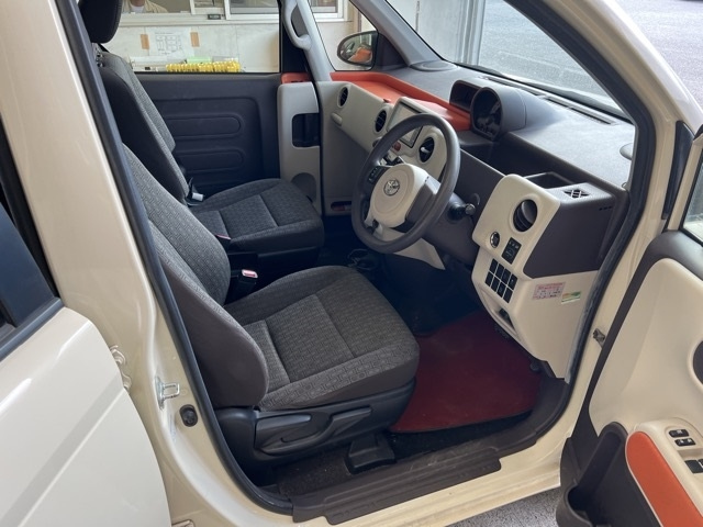 TOYOTA PORTE 2012