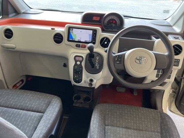 TOYOTA PORTE 2012