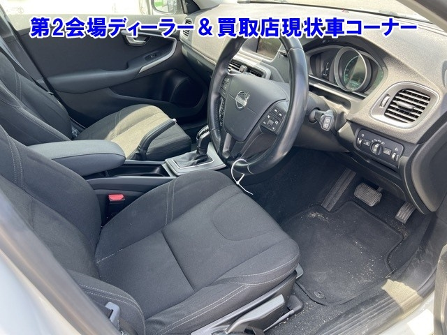 VOLVO V40 2014