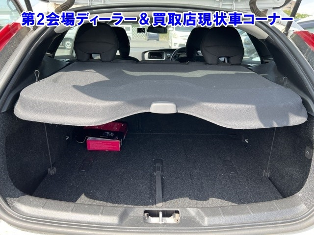 VOLVO V40 2014