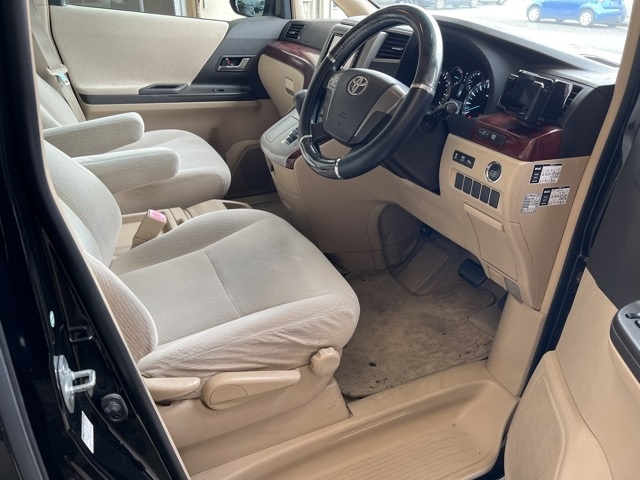 TOYOTA ALPHARD 2009