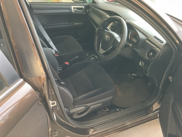 TOYOTA COROLLA AXIO 2016