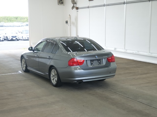 BMW 3 SERIES 2011