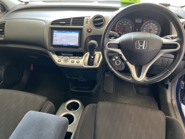 HONDA STREAM 2010