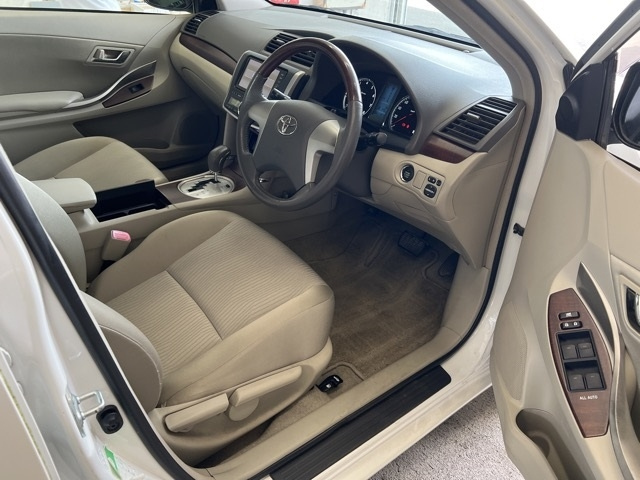 TOYOTA PREMIO 2011