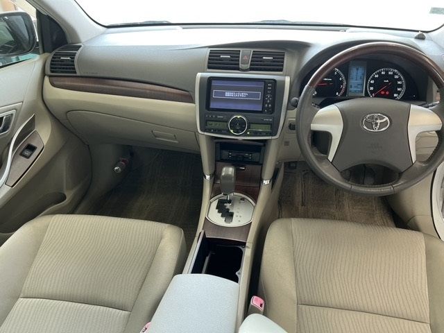 TOYOTA PREMIO 2011