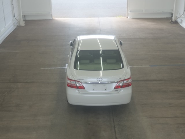 TOYOTA PREMIO 2011