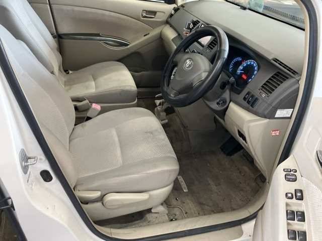 TOYOTA ISIS 2008