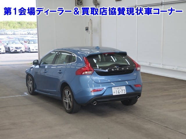 VOLVO V40 2015