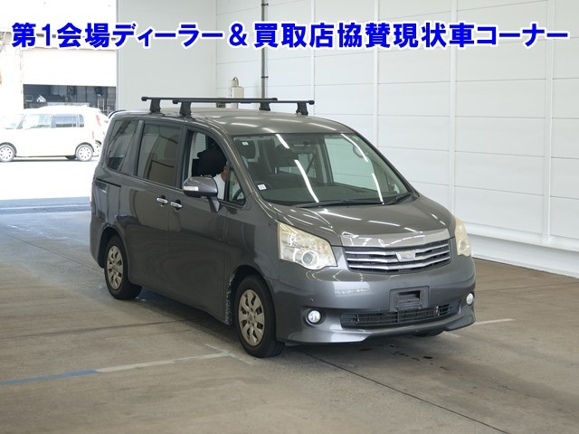 TOYOTA NOAH 2011