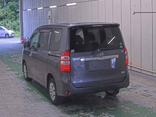 TOYOTA NOAH 2012