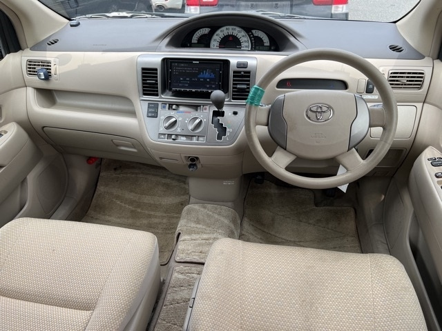 TOYOTA RAUM 2009