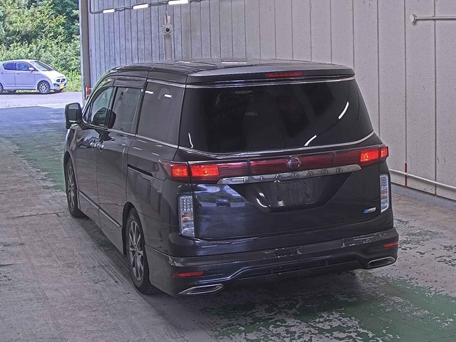 NISSAN ELGRAND 2011