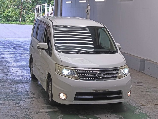 NISSAN SERENA 2010