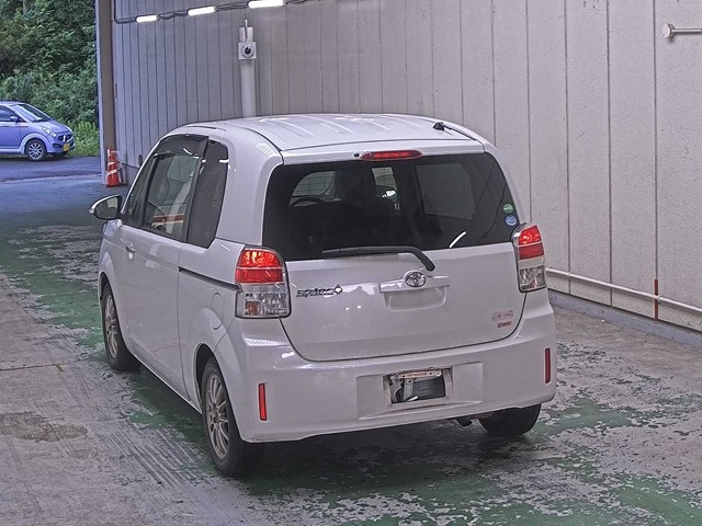 TOYOTA SPADE 2013