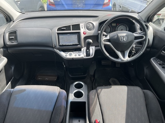 HONDA STREAM 2010