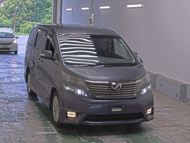 TOYOTA VELLFIRE 2010