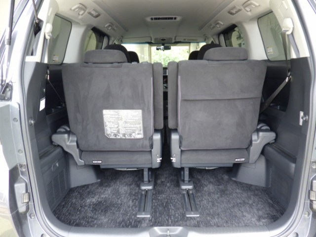 TOYOTA VELLFIRE 2010