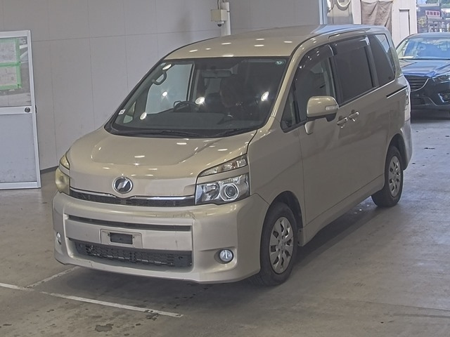 TOYOTA VOXY 2012