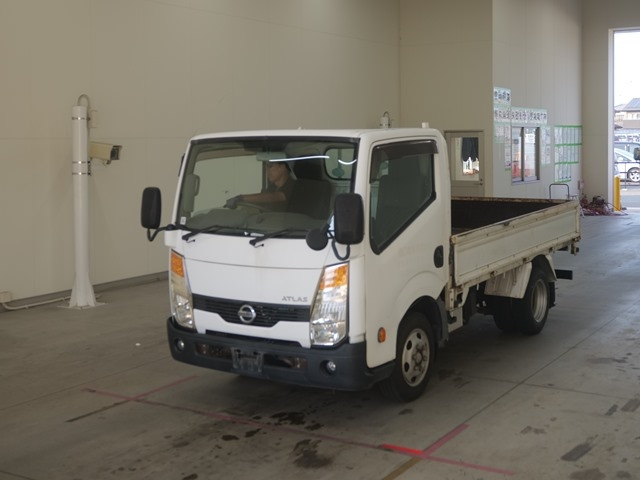 NISSAN ATLAS 2011