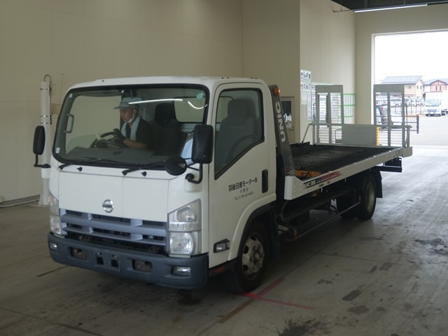 NISSAN TRUCK 2010