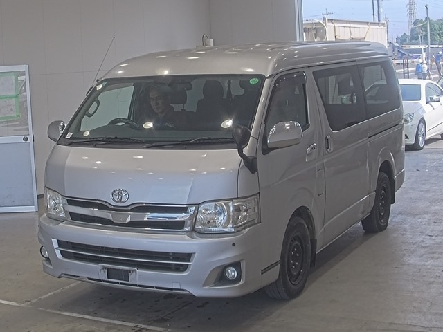 TOYOTA HIACE 2013