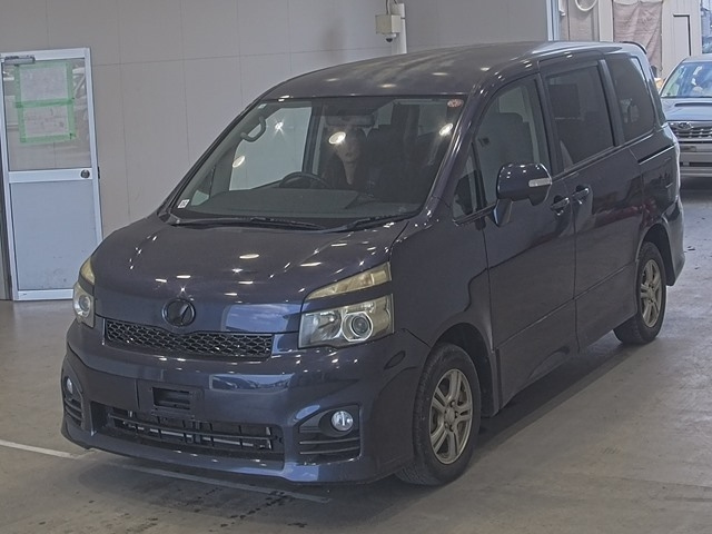 TOYOTA VOXY 2010