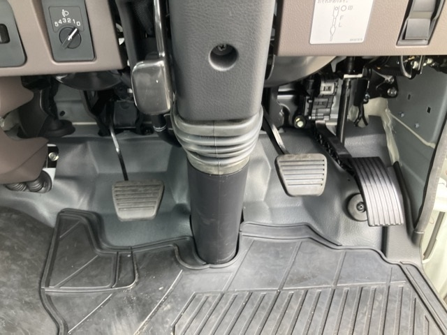 MITSUBISHI CANTER 2024