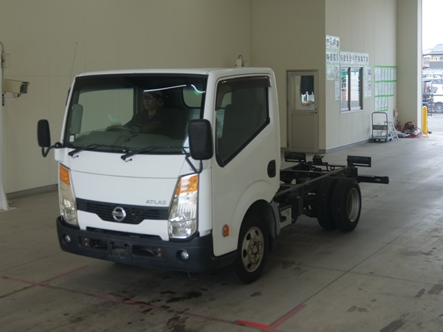 NISSAN ATLAS 2012
