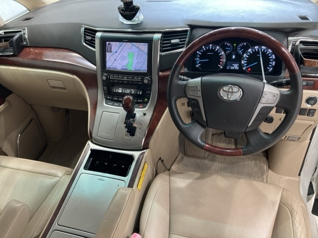 TOYOTA ALPHARD 2009