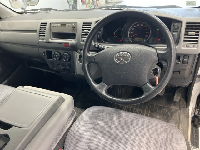 TOYOTA REGIUS ACE VAN 2010